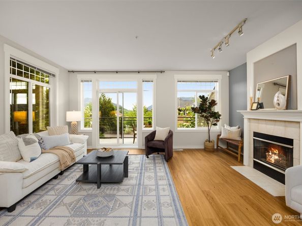 23300 SE Black Nugget Road E6, Issaquah WA 98029
