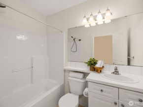23300 SE Black Nugget Road E6, Issaquah WA 98029