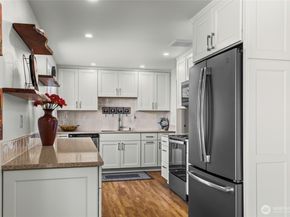 29718 3rd Avenue S, Federal Way WA 98003
