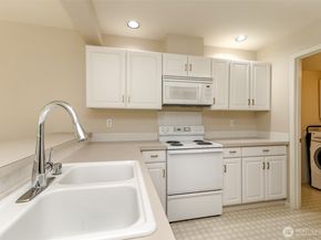 2037 S 368th Place, Federal Way WA 98003