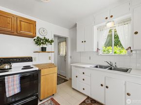 236 SW 131st Street, Burien WA 98146