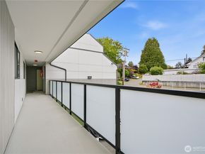 9558 Greenwood Avenue N 309, Seattle WA 98103