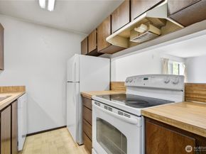 9558 Greenwood Avenue N 309, Seattle WA 98103