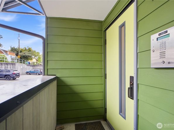 9558 Greenwood Avenue N 309, Seattle WA 98103