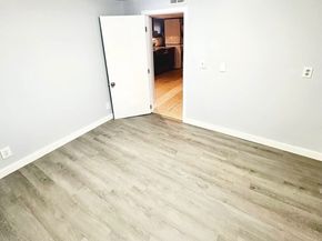 10033 Des Moines Memorial Drive S, Seattle WA 98168