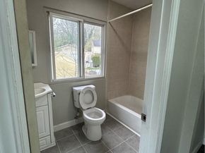 10033 Des Moines Memorial Drive S, Seattle WA 98168