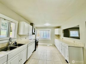 10033 Des Moines Memorial Drive S, Seattle WA 98168