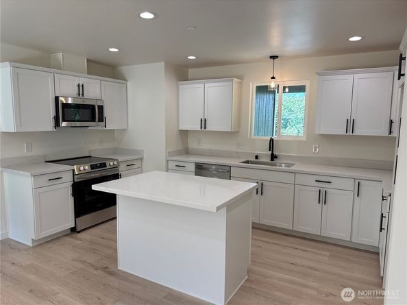 7828 E Jessica Way, Port Orchard WA 98366