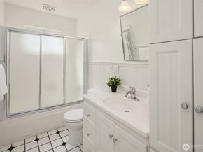 621 128th Avenue SE, Bellevue WA 98005