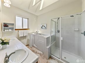 20604 Damson Rd, Lynnwood WA 98036