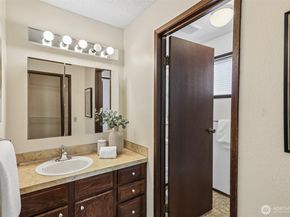 7509 42nd Avenue NE, Seattle WA 98115