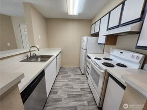 215 100th Street SW B204, Everett WA 98204