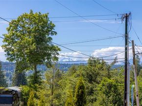 1987 NW Rampart Ridge Court, Bremerton WA 98311