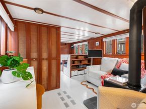 2143 N Northlake Way 34, Seattle WA 98103