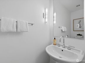 129 3rd Avenue 404, Kirkland WA 98033