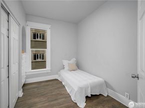 1305 NE 55th Street, Seattle WA 98105