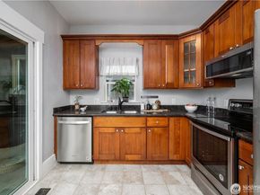 1305 NE 55th Street, Seattle WA 98105