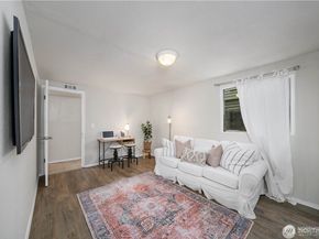 1305 NE 55th Street, Seattle WA 98105