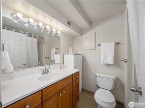 1305 NE 55th Street, Seattle WA 98105