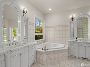 4145 Peregrine Point Way SE, Sammamish WA 98075