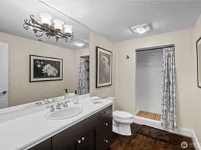 4145 Peregrine Point Way SE, Sammamish WA 98075