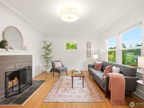 2208 NE 75th Street, Seattle WA 98115