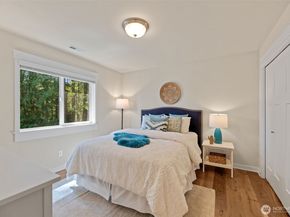 23331 SE 4th Place, Sammamish WA 98074