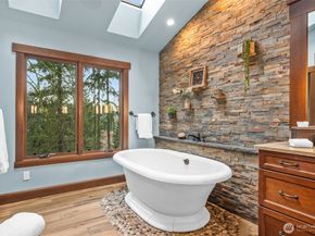 2519 239th Avenue SE, Sammamish WA 98075