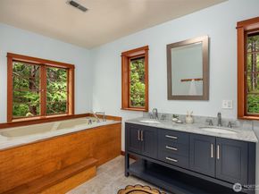 21833 103rd Avenue SW, Vashon WA 98070