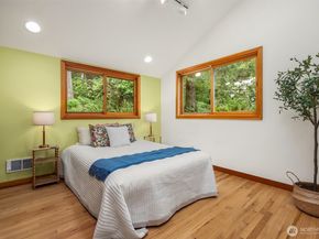 21833 103rd Avenue SW, Vashon WA 98070