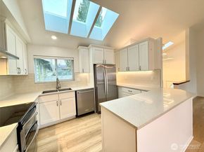 12043 Bartlett Avenue NE, Seattle WA 98125