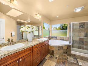 18638 92nd Avenue NE, Bothell WA 98011