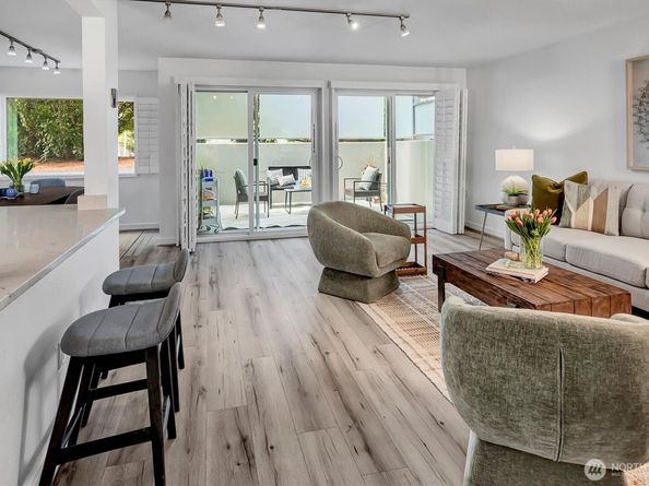 2501 Canterbury Lane E 116, Seattle WA 98112