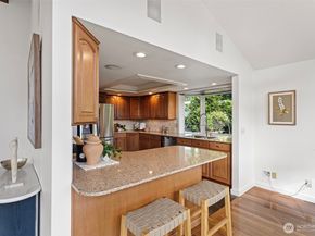 5712 141st Place SE, Bellevue WA 98006