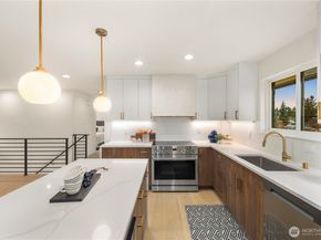 2518 36th Avenue W, Seattle WA 98199