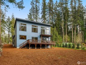 10143 Battle Point Drive NE, Bainbridge Island WA 98110