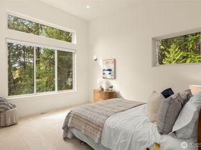 10143 Battle Point Drive NE, Bainbridge Island WA 98110