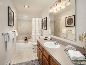 7518 24th Avenue NW 201, Seattle WA 98117
