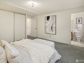 7518 24th Avenue NW 201, Seattle WA 98117
