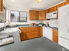 7518 24th Avenue NW 201, Seattle WA 98117