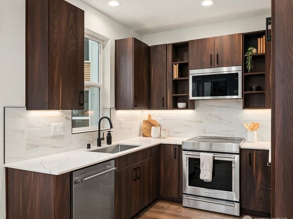 7428 2nd Avenue NE, Seattle WA 98115