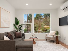 7428 2nd Avenue NE, Seattle WA 98115