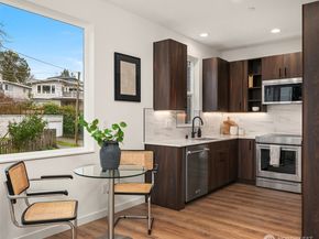 7428 2nd Avenue NE, Seattle WA 98115