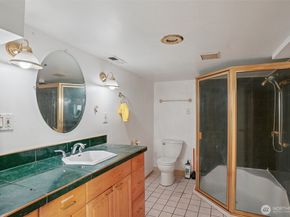 4817 Greenwood Avenue N, Seattle WA 98103