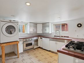 4817 Greenwood Avenue N, Seattle WA 98103