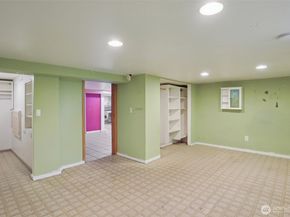 4817 Greenwood Avenue N, Seattle WA 98103