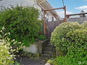 4817 Greenwood Avenue N, Seattle WA 98103