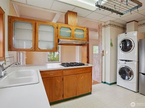 4817 Greenwood Avenue N, Seattle WA 98103