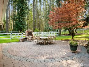 16 Bridlewood Circle, Kirkland WA 98033