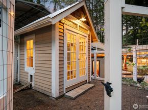16 Bridlewood Circle, Kirkland WA 98033